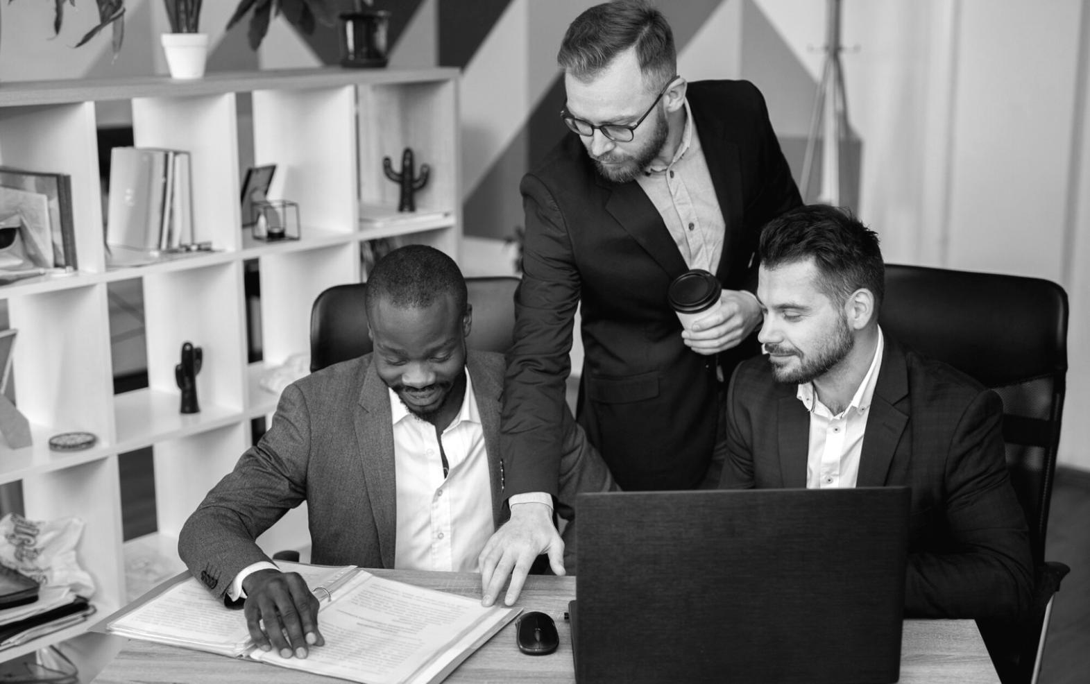 Sessione di lavoro collaborativa sul sviluppo di trame narrative